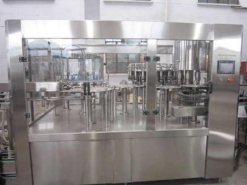 Chine 15 kilowatts de fruit de jus d'installation de fabrication, machine de remplissage de bouteilles automatique d'animal familier fournisseur