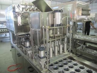 Machine de remplissage de bouteilles automatique Monobloc du jus 3 In1/machine de remplissage de l'eau bouteille d'animal familier fournisseur