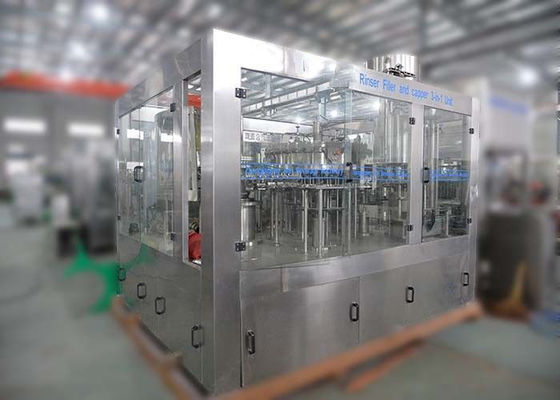 Machine d'embouteillage carbonatée de boisson non alcoolisée, petite machine de remplissage carbonatée de boissons fournisseur