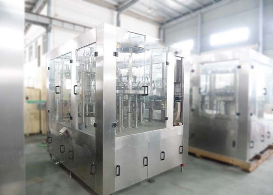 Équipement en plastique de machine de remplissage de boisson à échelle réduite de bouteille/de mise en bouteilles de soude fournisseur