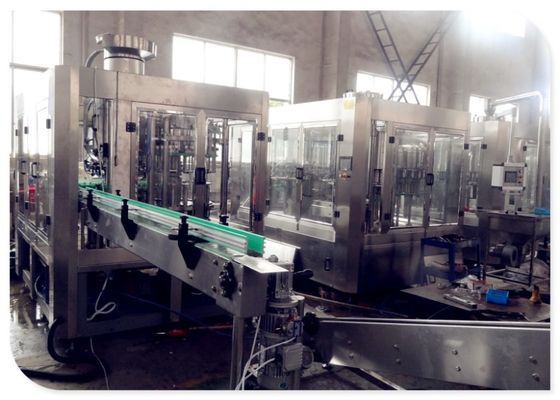 Machine de remplissage liquide à grande vitesse de Monoblock, machine d'embouteillage de l'eau minérale fournisseur