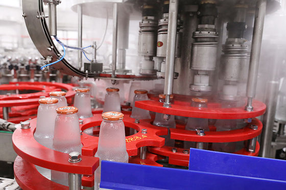 3 dans 1 machine de remplissage de l'eau de bouteille en verre fournisseur