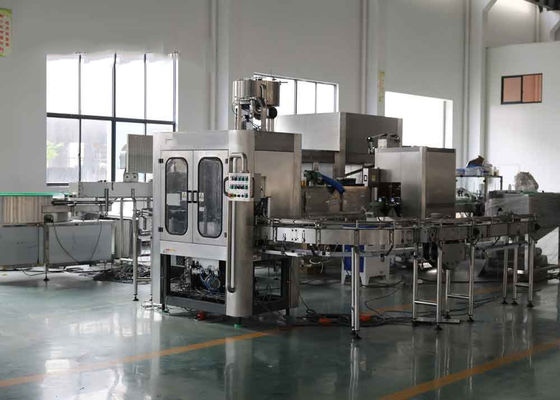 3 dans 1 machine de capsulage remplissante de Wahing pour la bouteille de PE fournisseur